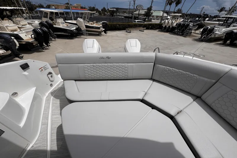 Slide: The Image of Sea Ray Sundancer 320 Outboard 2026 - 4