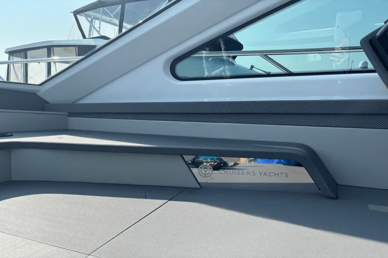Slide: The Image of Cruisers Yachts 60 CANTIUS 2024 - 30