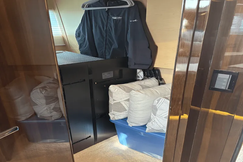 Slide: The Image of Cruisers Yachts 60 CANTIUS 2024 - 41