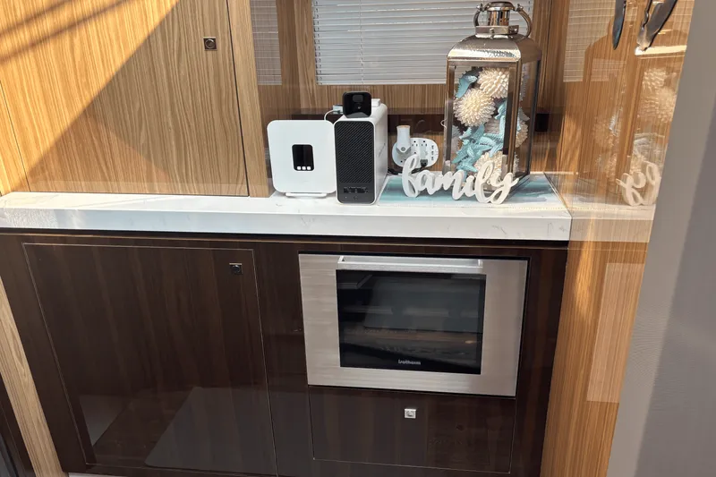 Slide: The Image of Cruisers Yachts 60 CANTIUS 2024 - 45