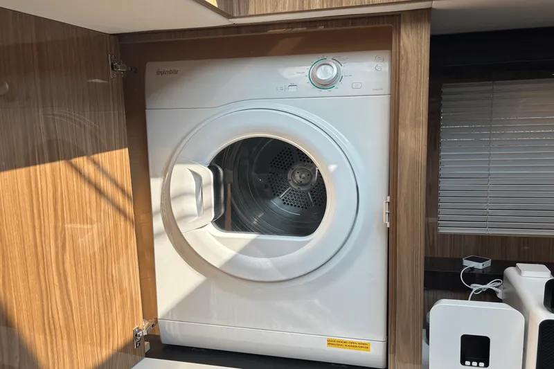 Slide: The Image of Cruisers Yachts 60 CANTIUS 2024 - 46