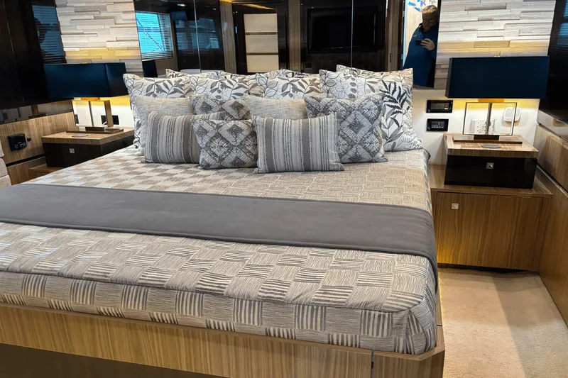 Slide: The Image of Cruisers Yachts 60 CANTIUS 2024 - 48