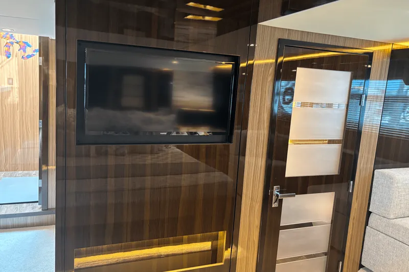 Slide: The Image of Cruisers Yachts 60 CANTIUS 2024 - 52