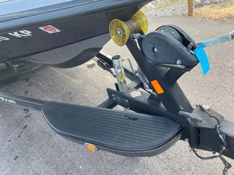 Slide: The Image of 2014 Ranger Z520C boat trailer hitch and winch system. - 15