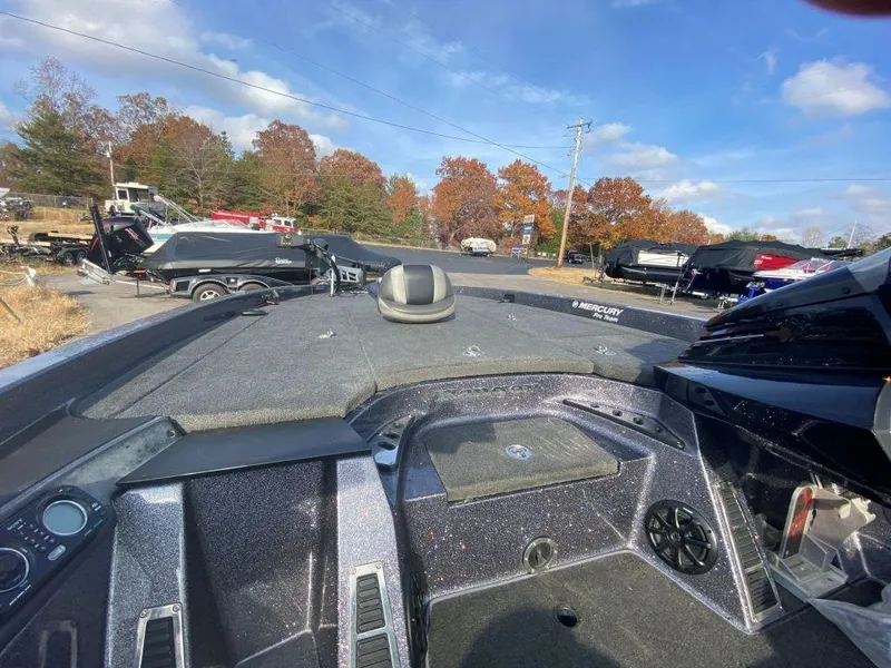 Slide: The Image of 2014 Ranger Z520C boat interior with fall foliage background. - 6