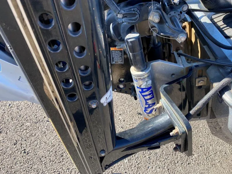 Slide: The Image of Close-up of 2014 Ranger Z520C boat motor mount and hydraulic system. - 10