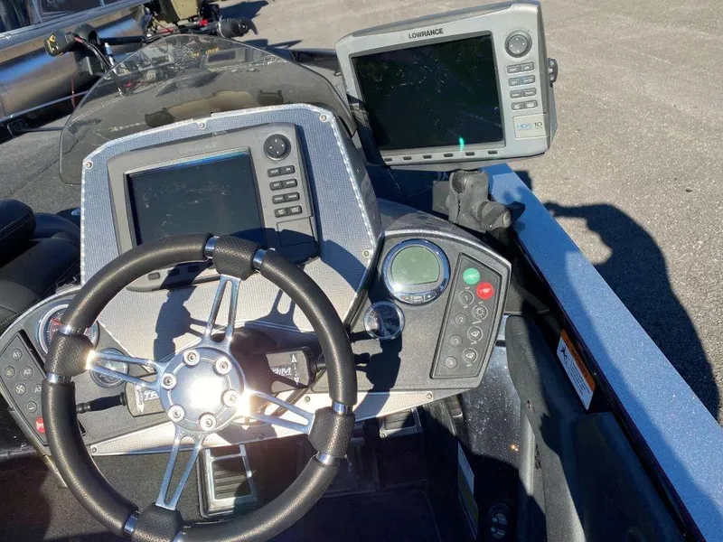 Slide: The Image of 2014 Ranger Z520C boat dashboard with steering wheel and electronic displays. - 15