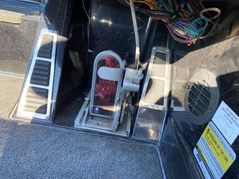 Slide: The Image of 2014 Ranger Z520C boat foot pedal and wiring detail. - 17