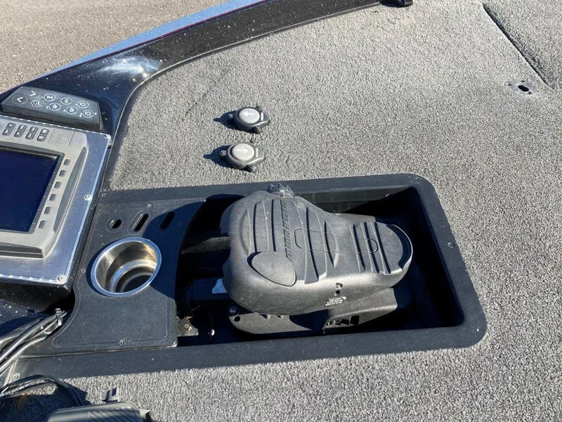 Slide: The Image of 2014 Ranger Z520C boat deck with foot pedal and control panel. - 3