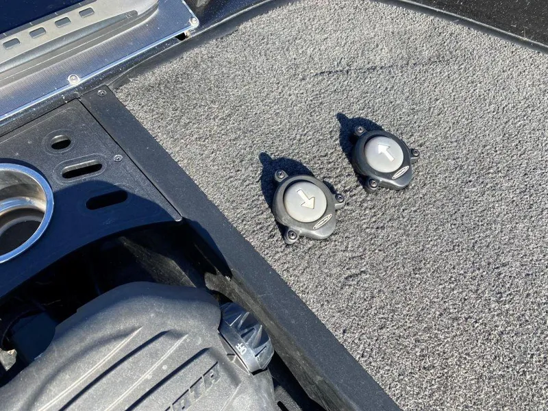 Slide: The Image of 2014 Ranger Z520C boat deck with control buttons and cup holder. - 5