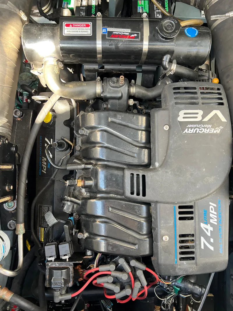 Slide: The Image of 2000 Sea Ray 34 DA engine, Mercury 7.4L MPI V8, detailed view. - 23
