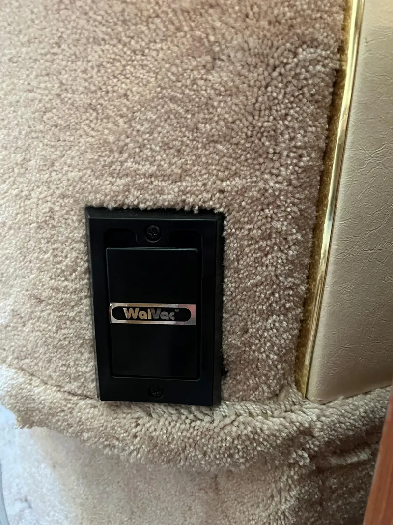 Slide: The Image of Wall-mounted switch on carpeted interior of 2000 Sea Ray 34 DA boat. - 30
