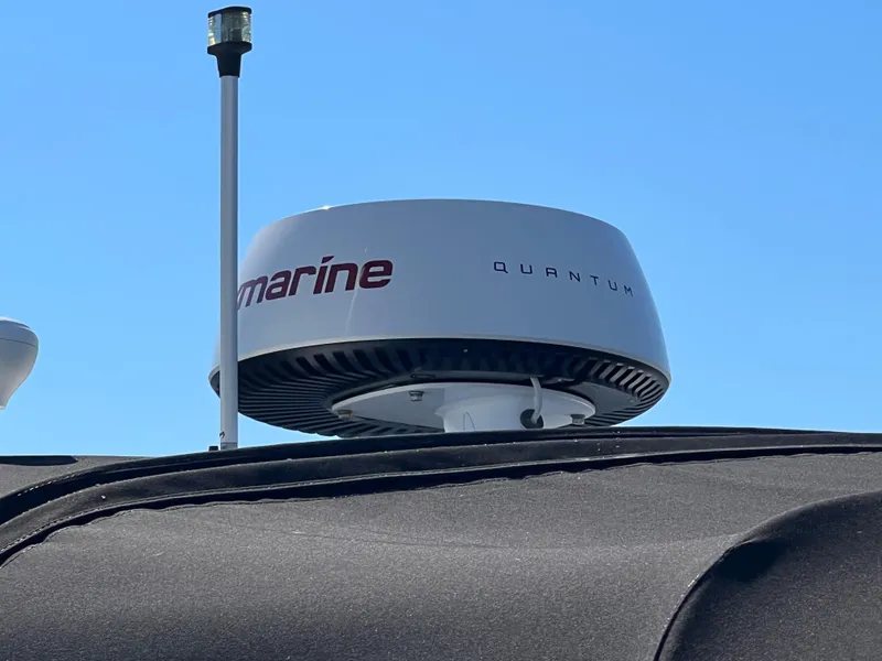 Slide: The Image of Radar system on 2000 Sea Ray 34 DA boat under clear blue sky. - 8