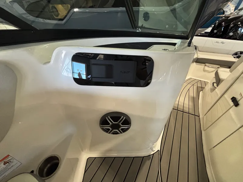 Slide: The Image of Sea Ray SDX 230 Outboard 2026 - 13