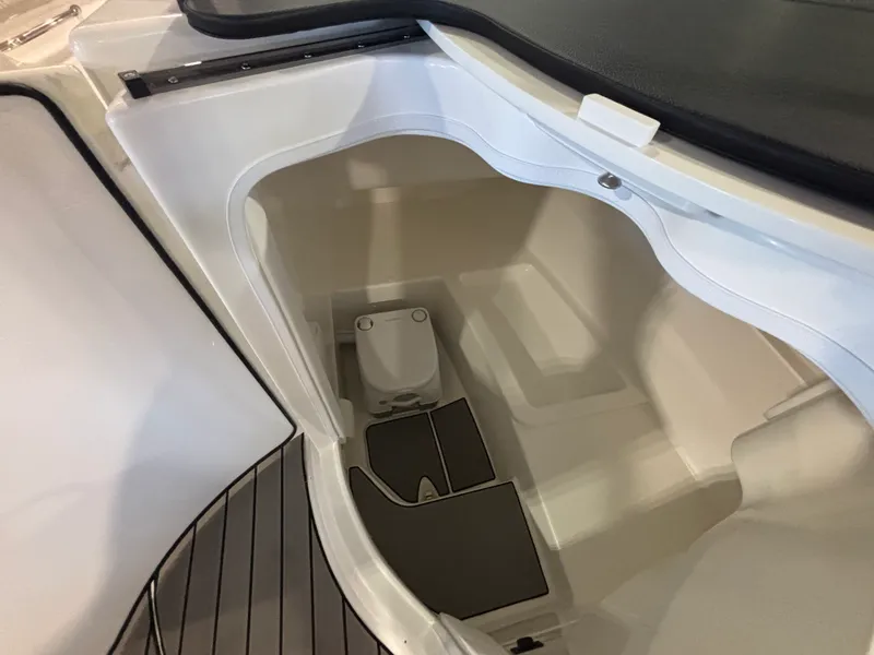 Slide: The Image of Sea Ray SDX 230 Outboard 2026 - 15