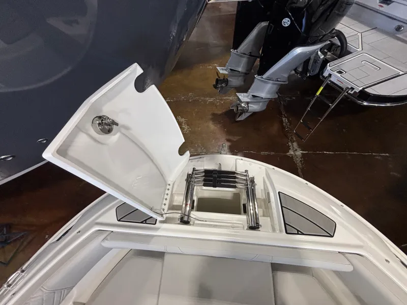 Slide: The Image of Sea Ray SDX 230 Outboard 2026 - 20