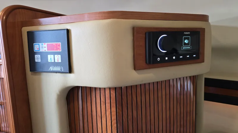 Slide: The Image of Rinker 290 FIESTA VEE 2004 - 24