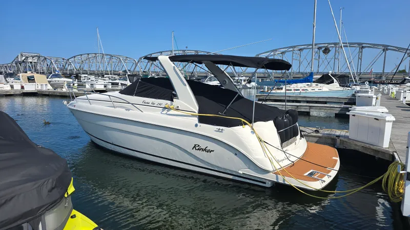 The Image of Rinker 290 FIESTA VEE 2004 - 0