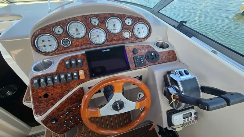 Slide: The Image of Rinker 290 FIESTA VEE 2004 - 11