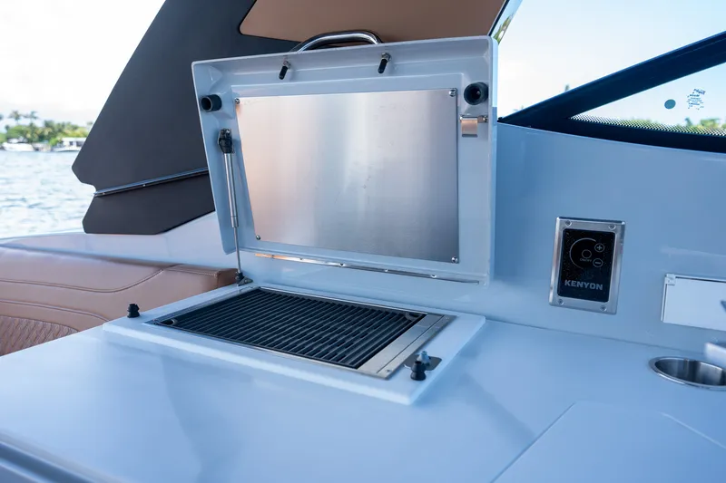 Slide: The Image of Cruisers 38 GLS Outboard 2027 - 31