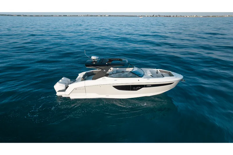 Slide: The Image of Cruisers 38 GLS Outboard 2027 - 6
