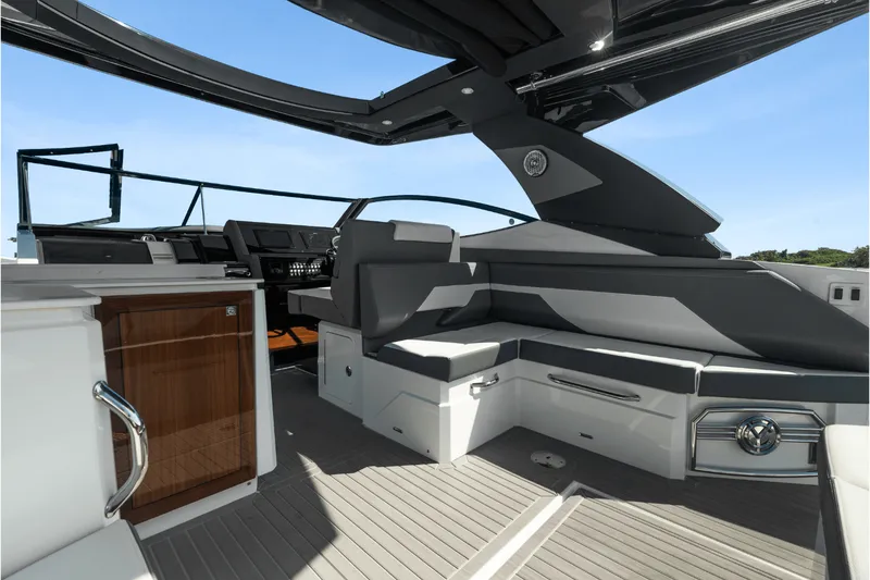 Slide: The Image of Cruisers 38 GLS Outboard 2027 - 71