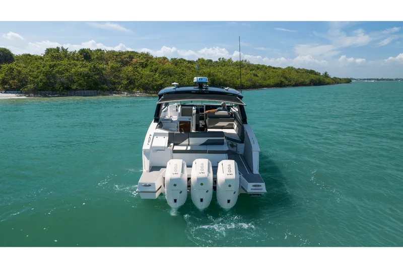 Slide: The Image of Cruisers 38 GLS Outboard 2027 - 32