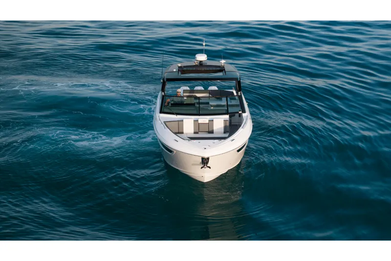 Slide: The Image of Cruisers 38 GLS Outboard 2027 - 12