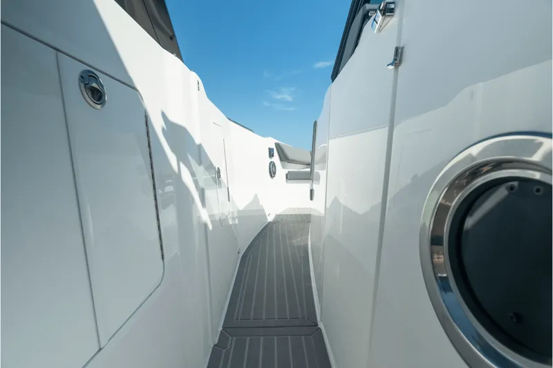 Slide: The Image of Cruisers 38 GLS Outboard 2027 - 83