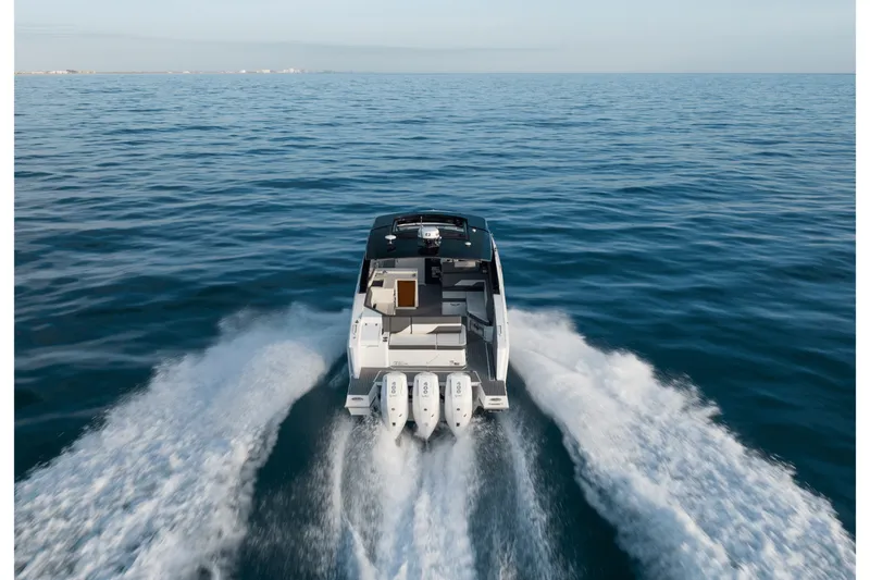 Slide: The Image of Cruisers 38 GLS Outboard 2027 - 17