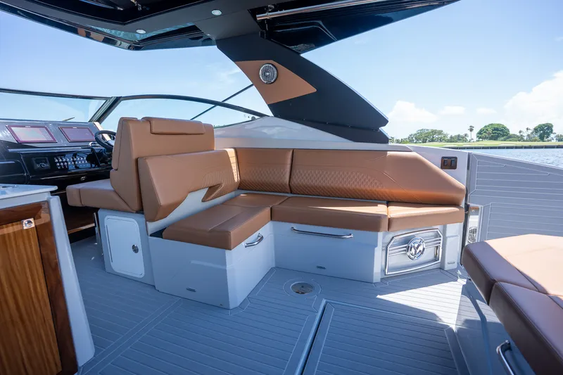 Slide: The Image of Cruisers 38 GLS Outboard 2027 - 17