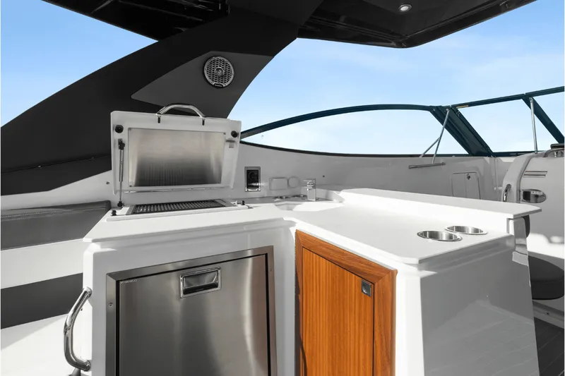 Slide: The Image of Cruisers 38 GLS Outboard 2027 - 36