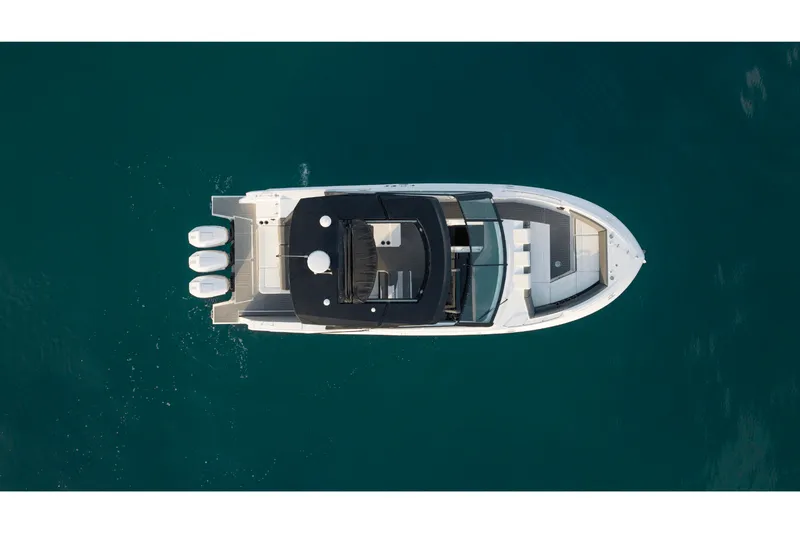 Slide: The Image of Cruisers 38 GLS Outboard 2027 - 7
