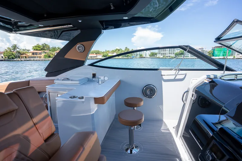 Slide: The Image of Cruisers 38 GLS Outboard 2027 - 18