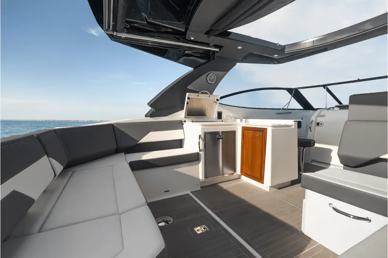 Slide: The Image of Cruisers 38 GLS Outboard 2027 - 60