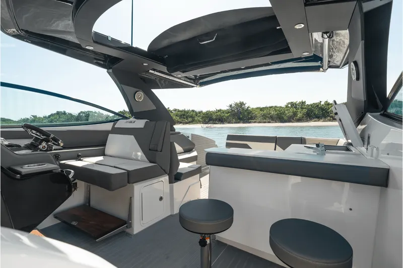 Slide: The Image of Cruisers 38 GLS Outboard 2027 - 94