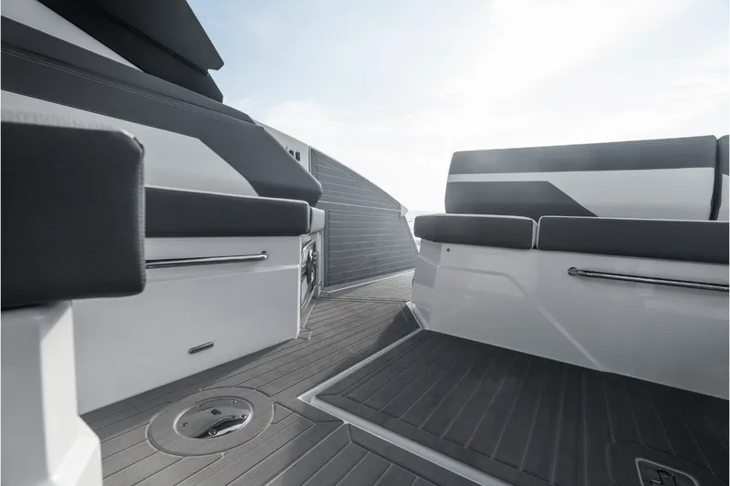 Slide: The Image of Cruisers 38 GLS Outboard 2027 - 46