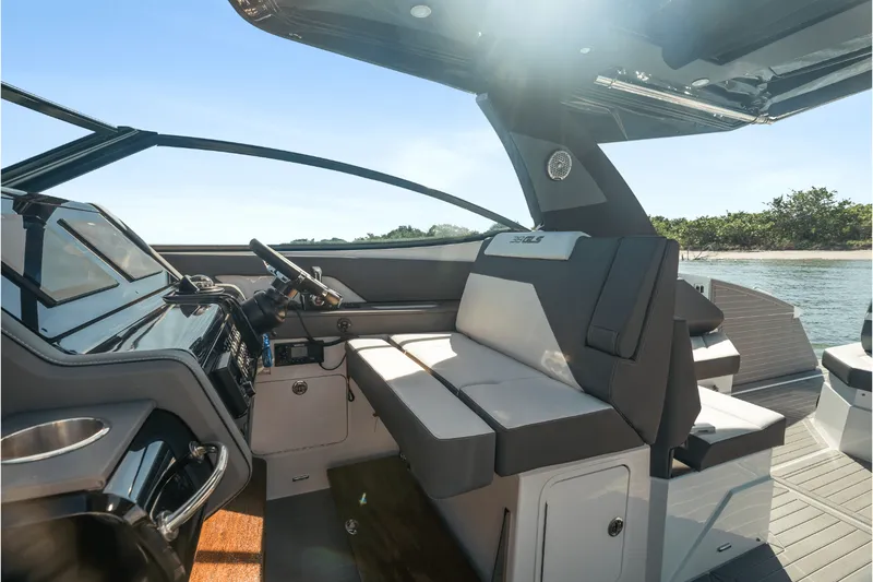 Slide: The Image of Cruisers 38 GLS Outboard 2027 - 74