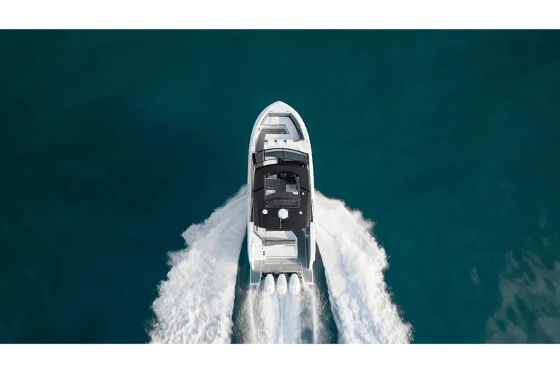Slide: The Image of Cruisers 38 GLS Outboard 2027 - 21