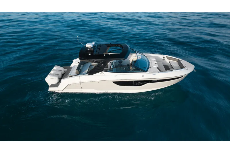 Slide: The Image of Cruisers 38 GLS Outboard 2027 - 5