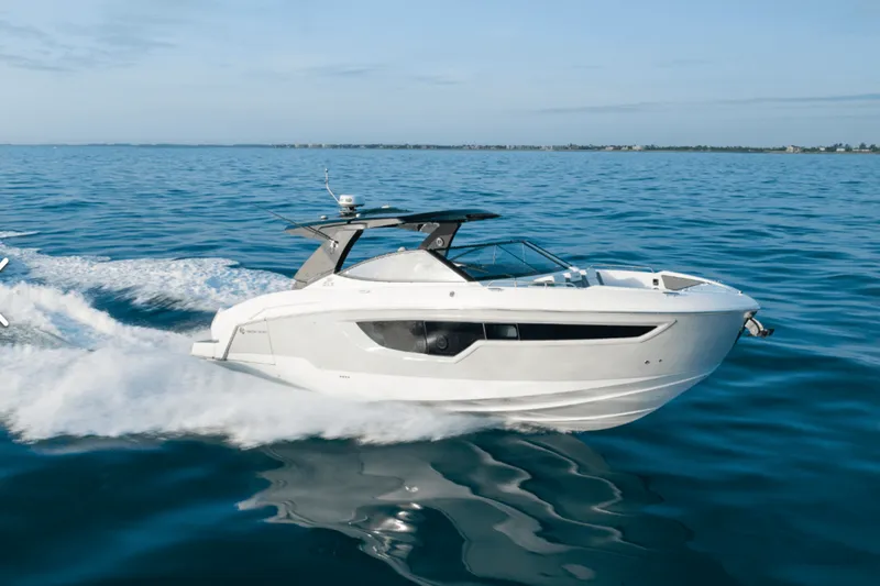 The Image of Cruisers 38 GLS Outboard 2027 - 0