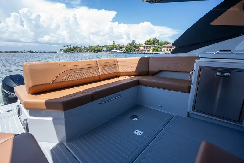 Slide: The Image of Cruisers 38 GLS Outboard 2027 - 15