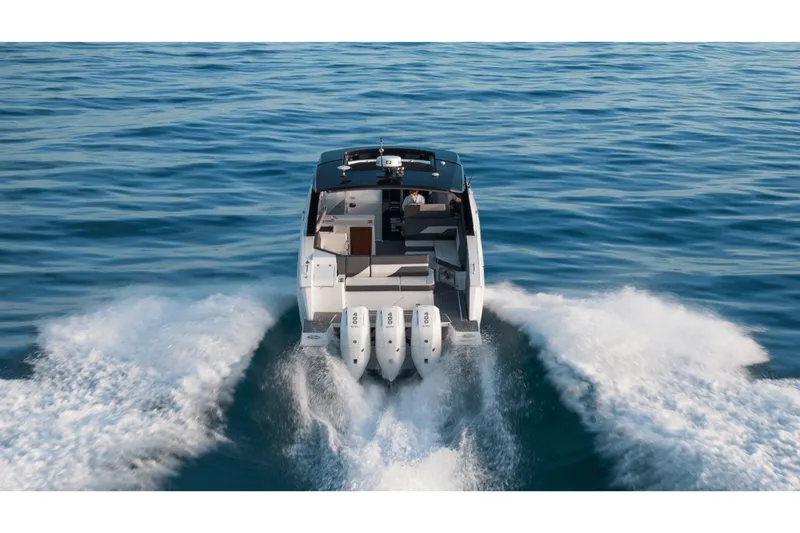 Slide: The Image of Cruisers 38 GLS Outboard 2027 - 18