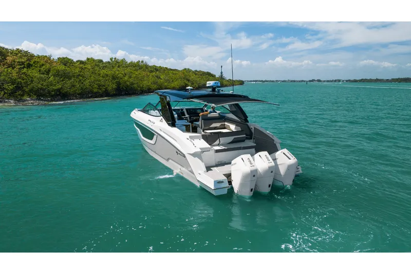 Slide: The Image of Cruisers 38 GLS Outboard 2027 - 31