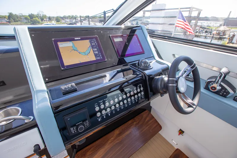Slide: The Image of Cruisers 42 GLS Outboard 2027 - 31