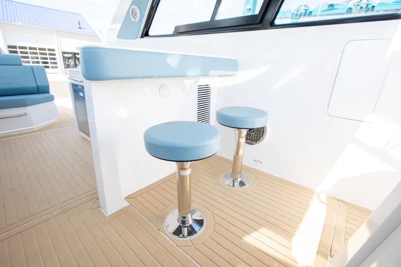 Slide: The Image of Cruisers 42 GLS Outboard 2027 - 33