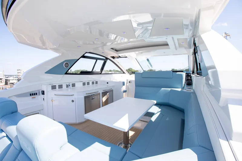 Slide: The Image of Cruisers 42 GLS Outboard 2027 - 20