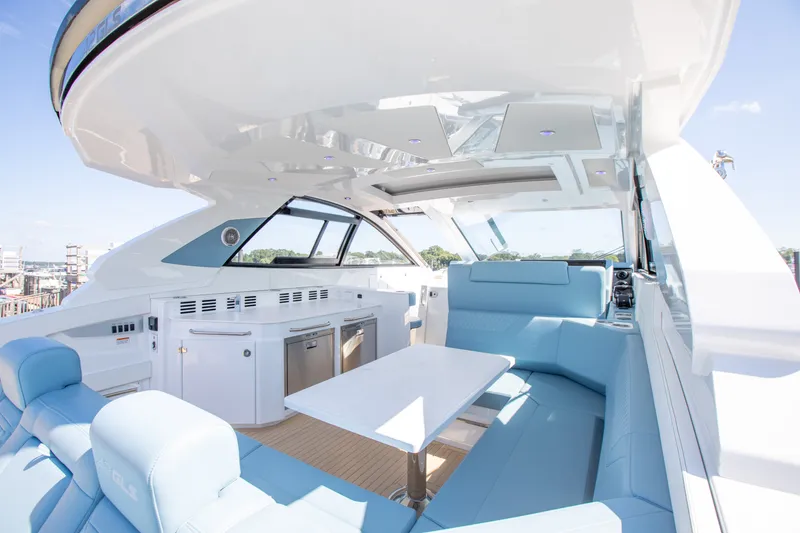 Slide: The Image of Cruisers 42 GLS Outboard 2027 - 21