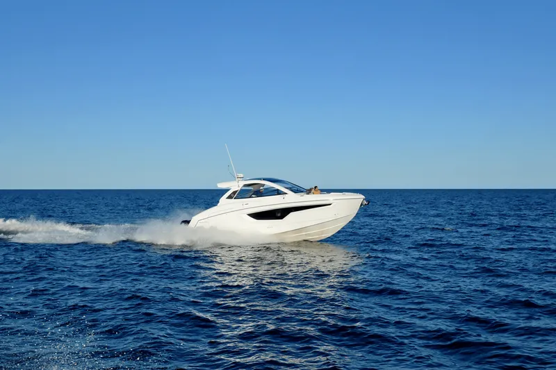 Slide: The Image of Cruisers 42 GLS Outboard 2027 - 16