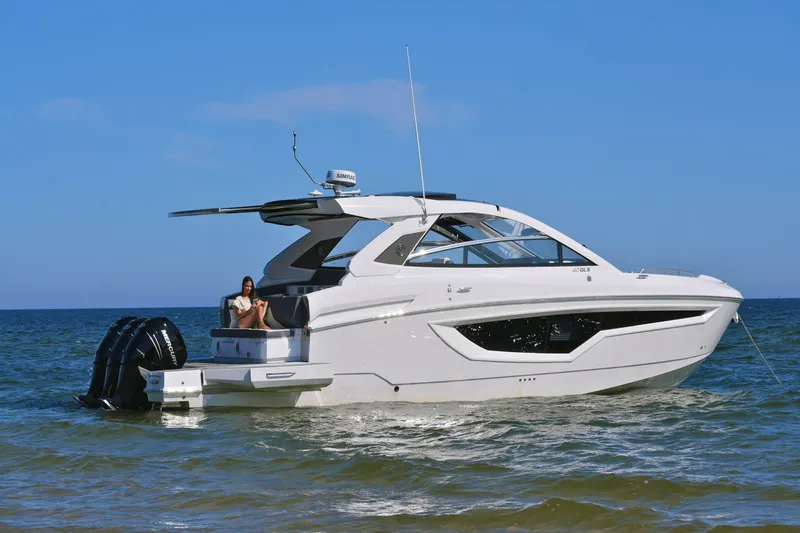 Slide: The Image of Cruisers 42 GLS Outboard 2027 - 20